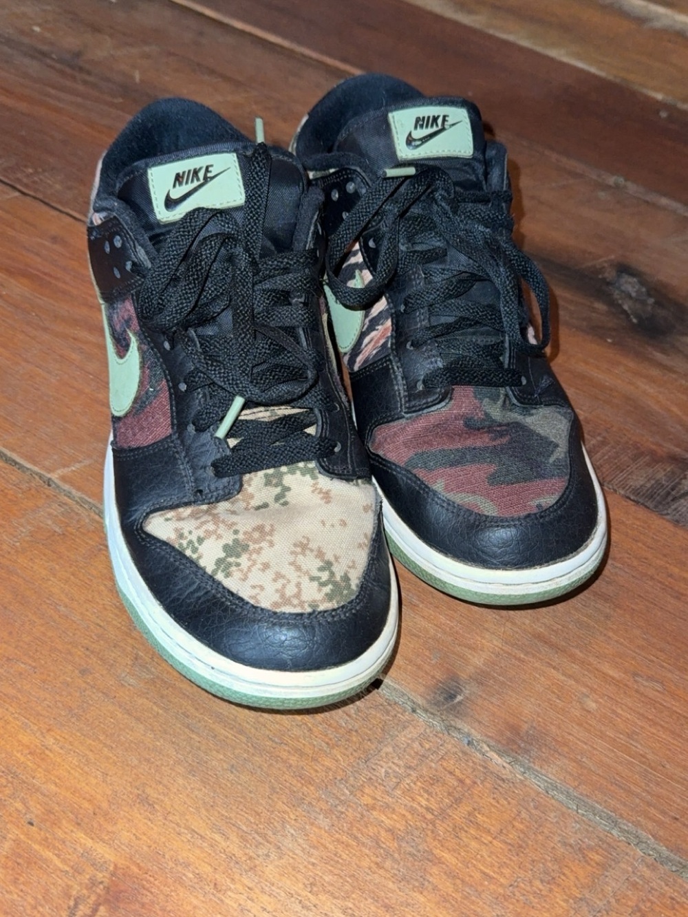 Nike Mens Camouflage Low-Top Sneakers